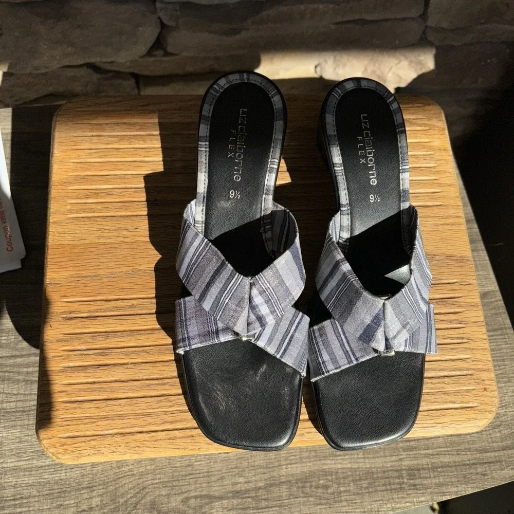 Liz Claiborne Flex Grey Striped shoes peep toe sandals Wedge Heel womens sz 9.5